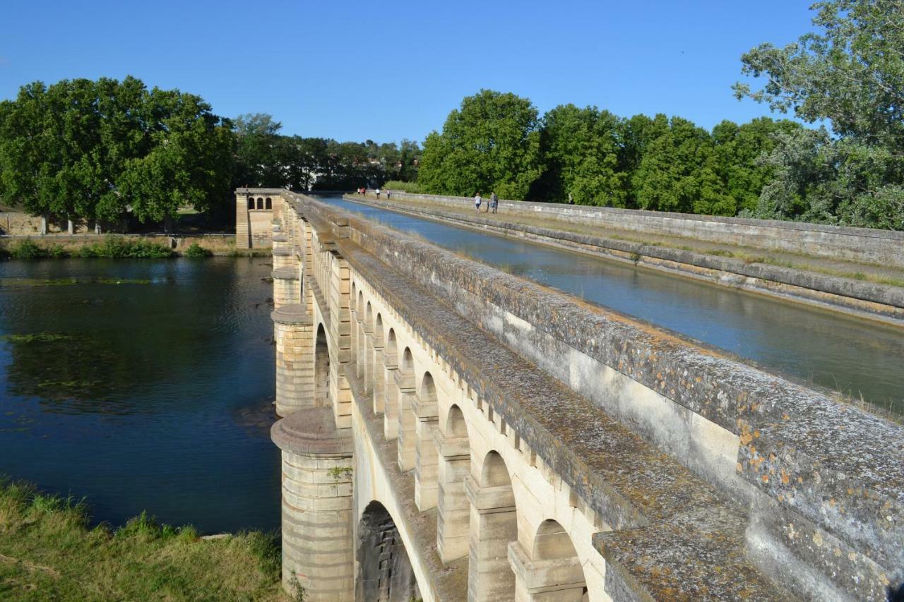 L'Instant Canal Capestang Luaran gambar