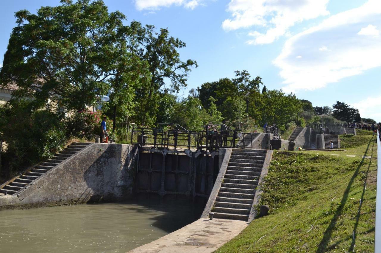 L'Instant Canal Capestang Luaran gambar